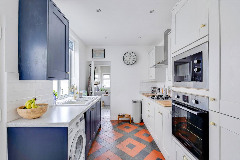 House in Cardiff, Roath - More