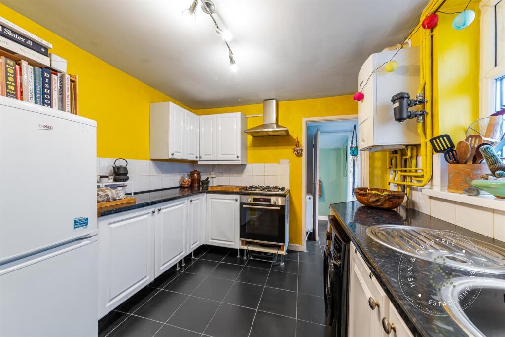 Apartment in Cardiff, Adamsdown - View 4