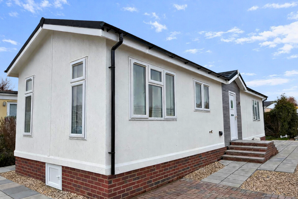 1-bed caravan on Tonbridge, Kent, TN10, £200,000