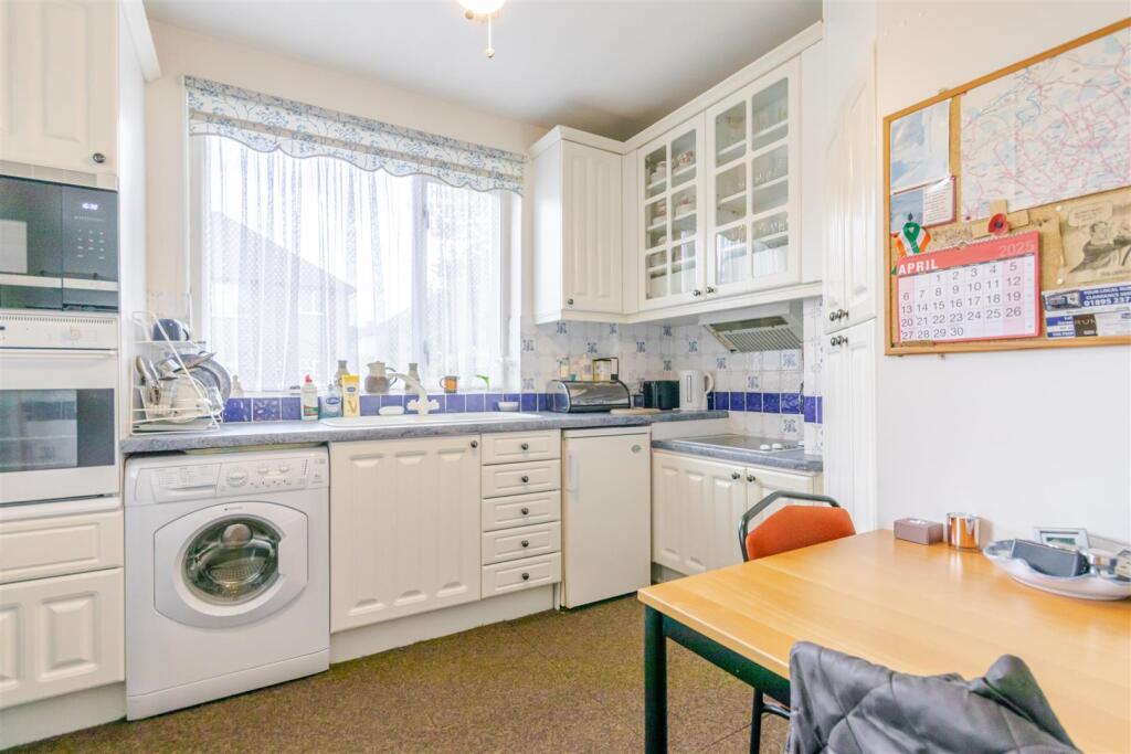 Holwell Place, Pinner photo 3