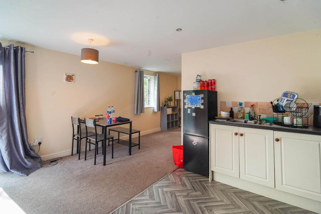 Apartment in Stoke-on-Trent - More
