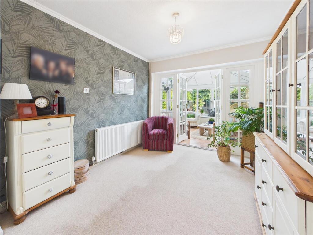 House in Kingston upon Thames - More
