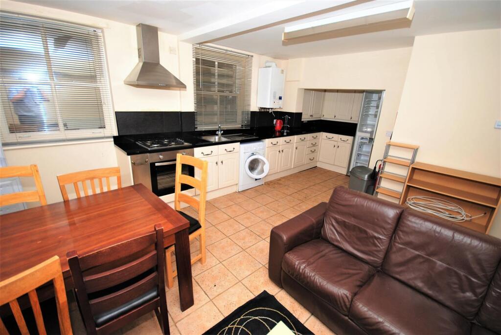 1 bedroom private hall for rent