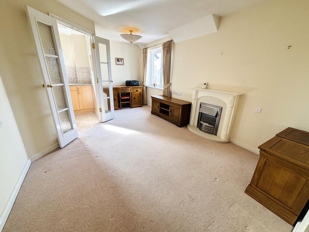 Apartment in Stockport, Greater Manchester - View 2