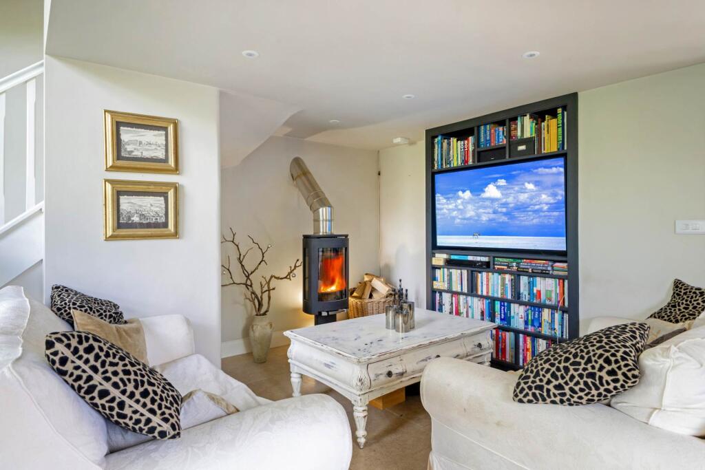 House in Swindon, Great Bedwyn - More