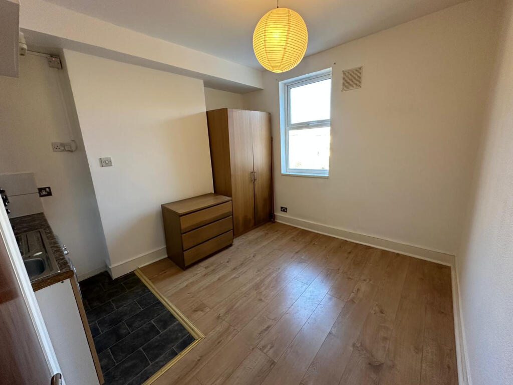 Main image of property: Studio Flat, Dunlace Road, Hackney