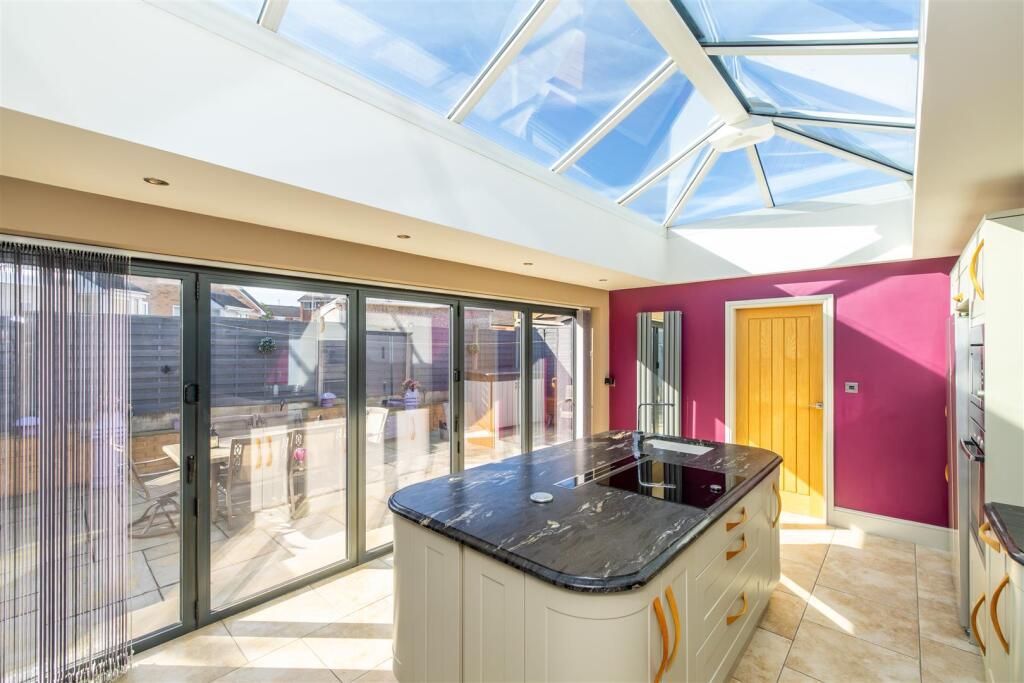 House in Leeds, Pendas Fields, Manston - View 2