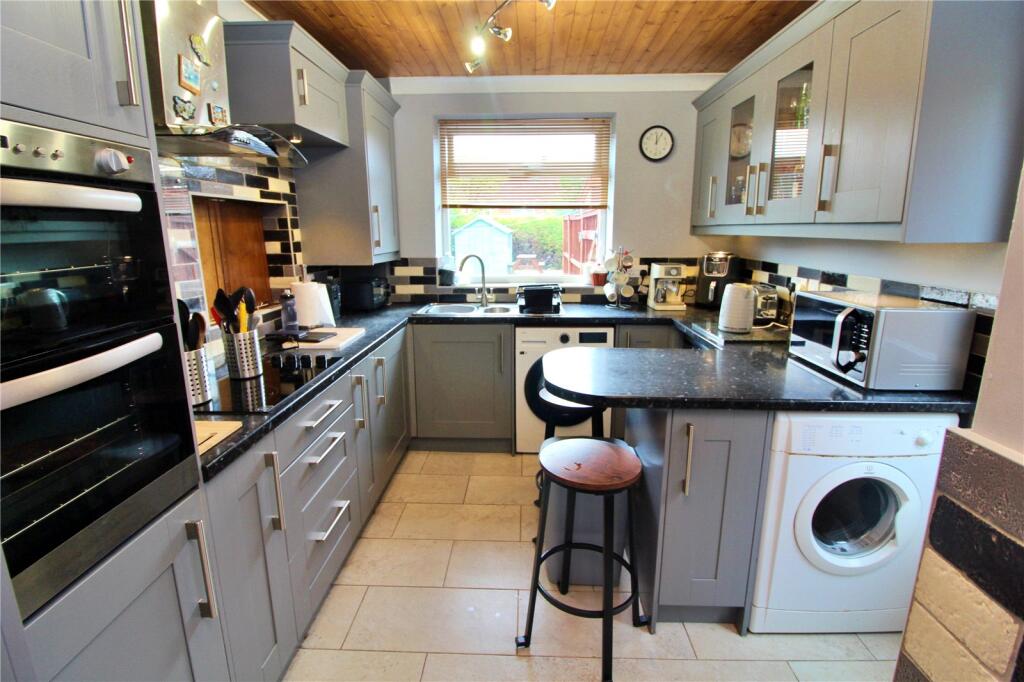 Swarcliffe Drive, Leeds, West Yorkshire, LS14 photo 4