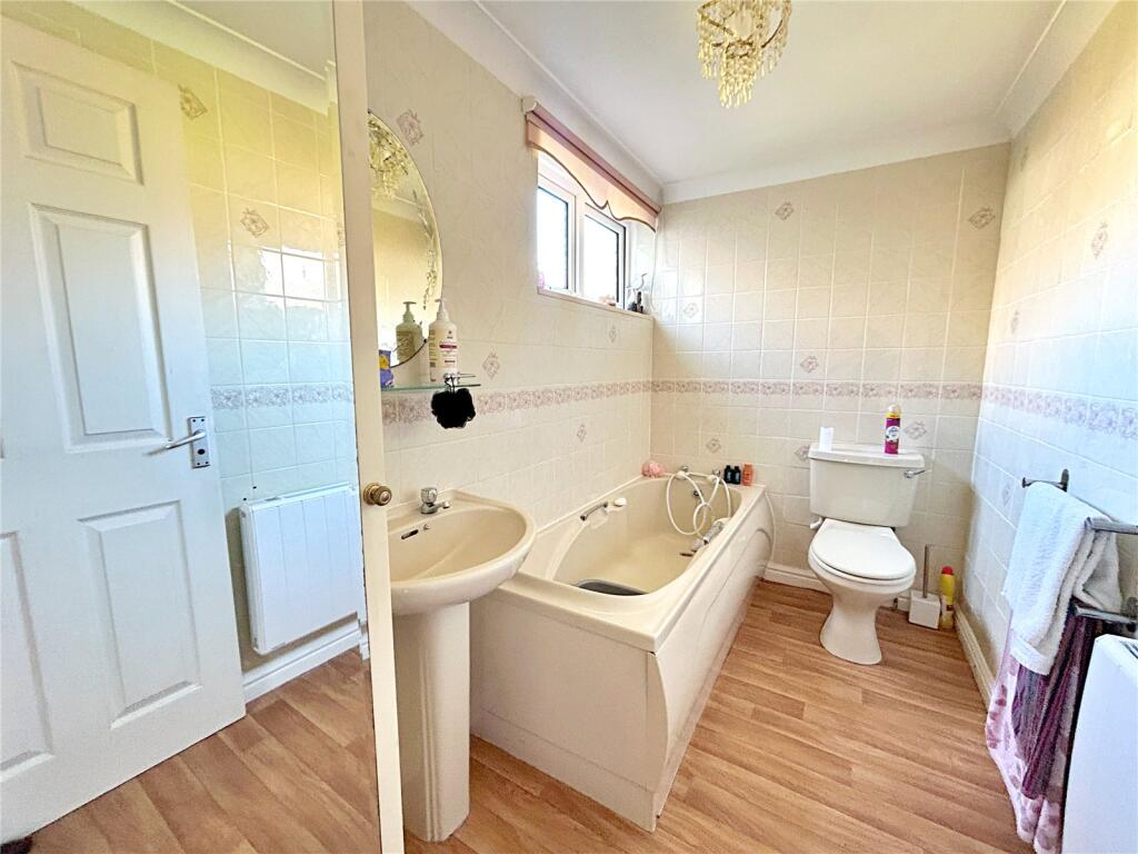 Apartment in Highcliffe-on-Sea, Highcliffe and Walkford - More
