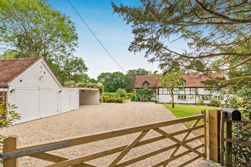 Horsham Road, Rowhook, Horsham, West Sussex - View 3