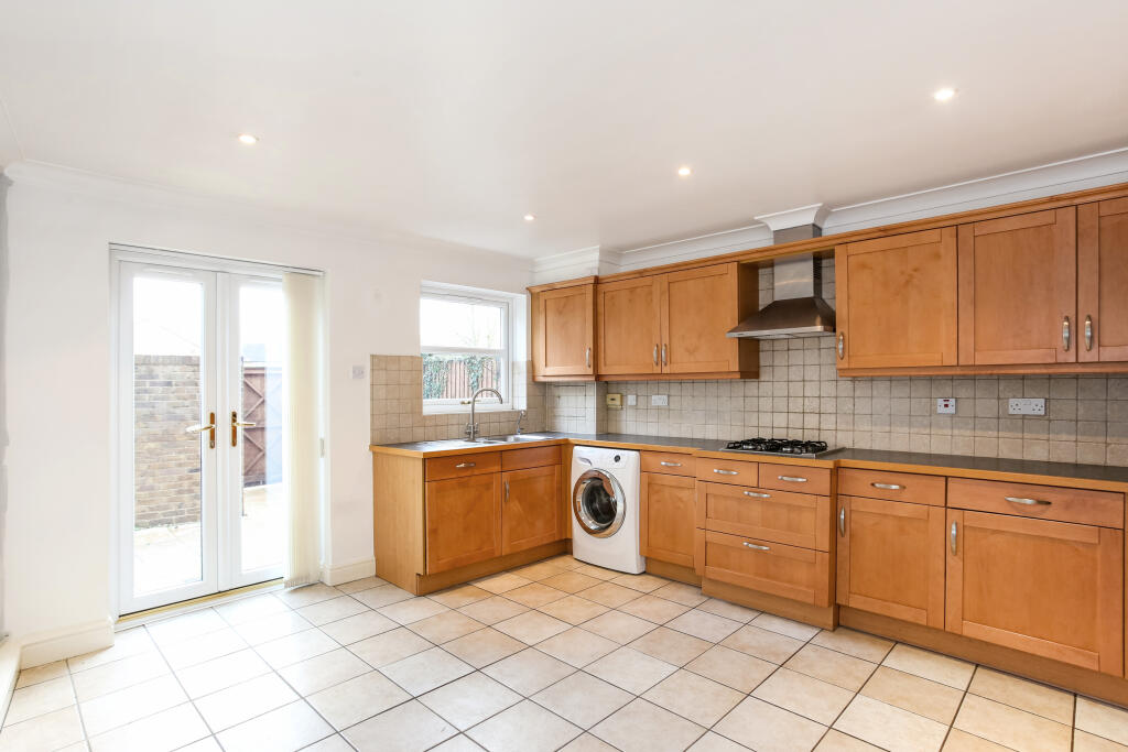 House in Windsor - View 3