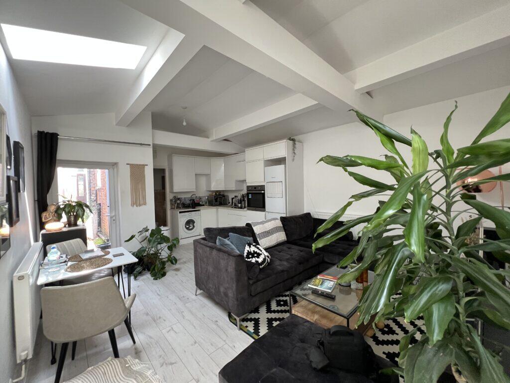 Apartment in Manchester, Parrs Wood, Didsbury - View 5