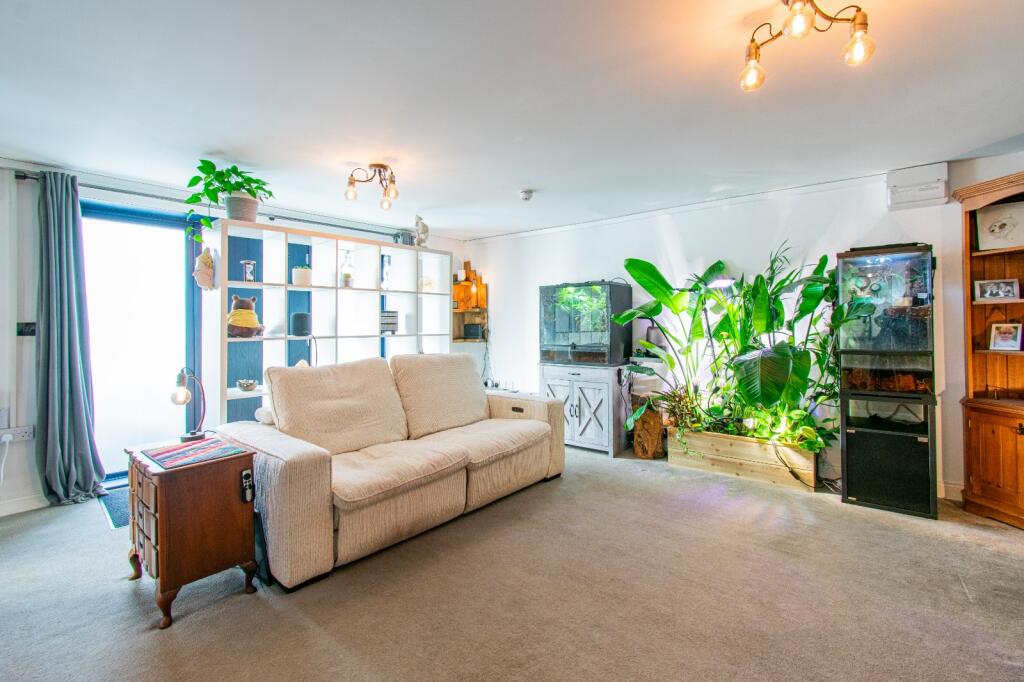 Apartment in Swindon - View 5