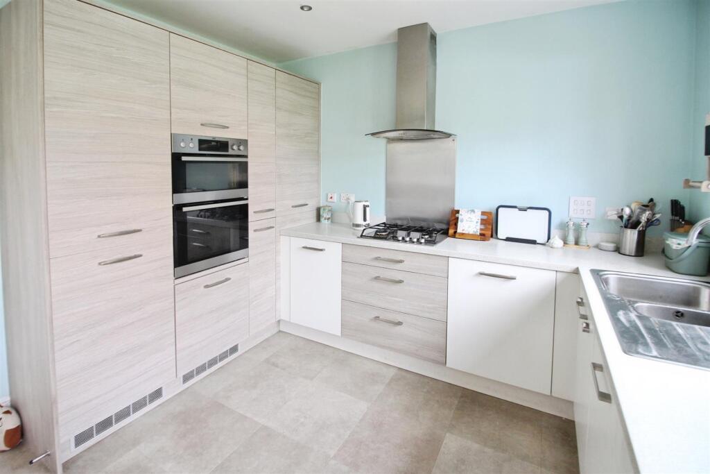 House in Leeds, West Yorkshire - View 5