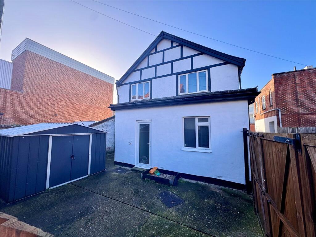 Main image of property: High Street, Lee-on-the-Solent, Hampshire, PO13