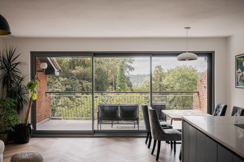 Apartment in Croydon - View 4