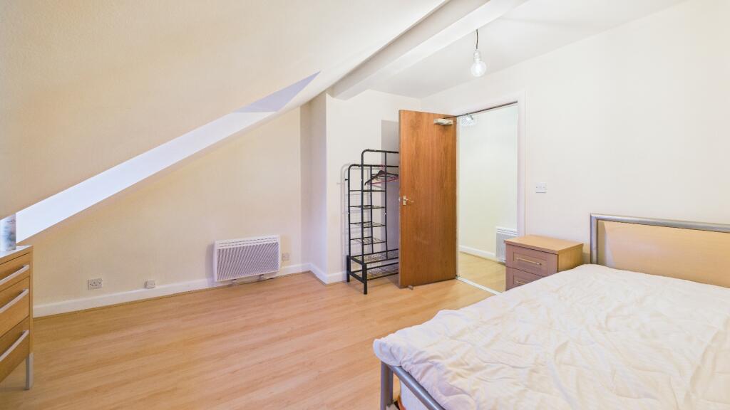 Nickys Court Flats, 24 Osmaston Road, Derby, Derbyshire, DE1 2HR - Mehr