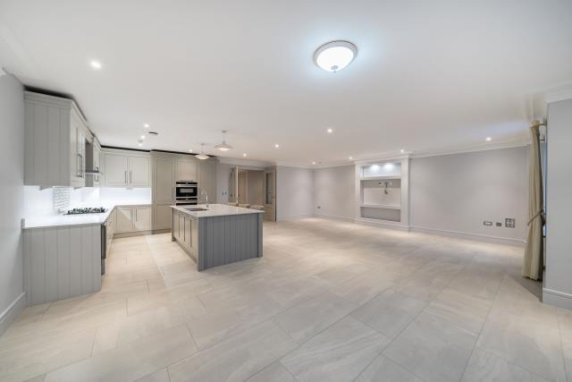 Kingswood, Ascot photo 4