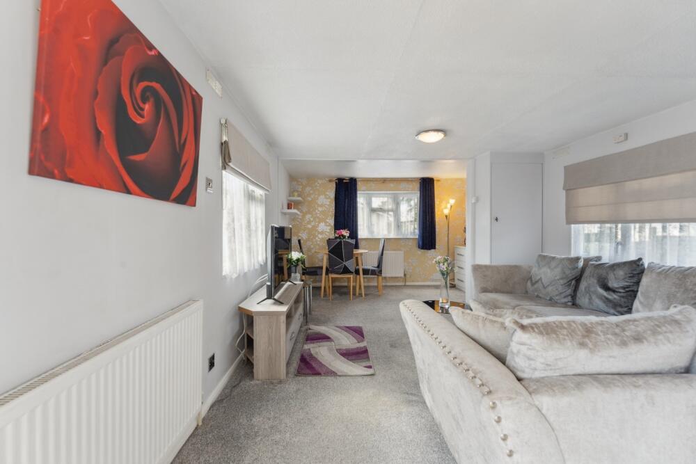 1-bed caravan on Orchards Residential Park, Langley , SL3, £150,000