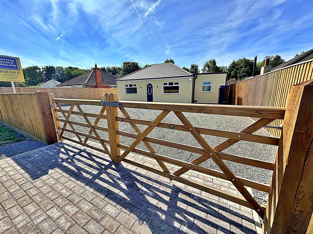 Main image of property: Sea Lane, North Cotes, Grimsby, N.E. Lincs, DN36 5UZ