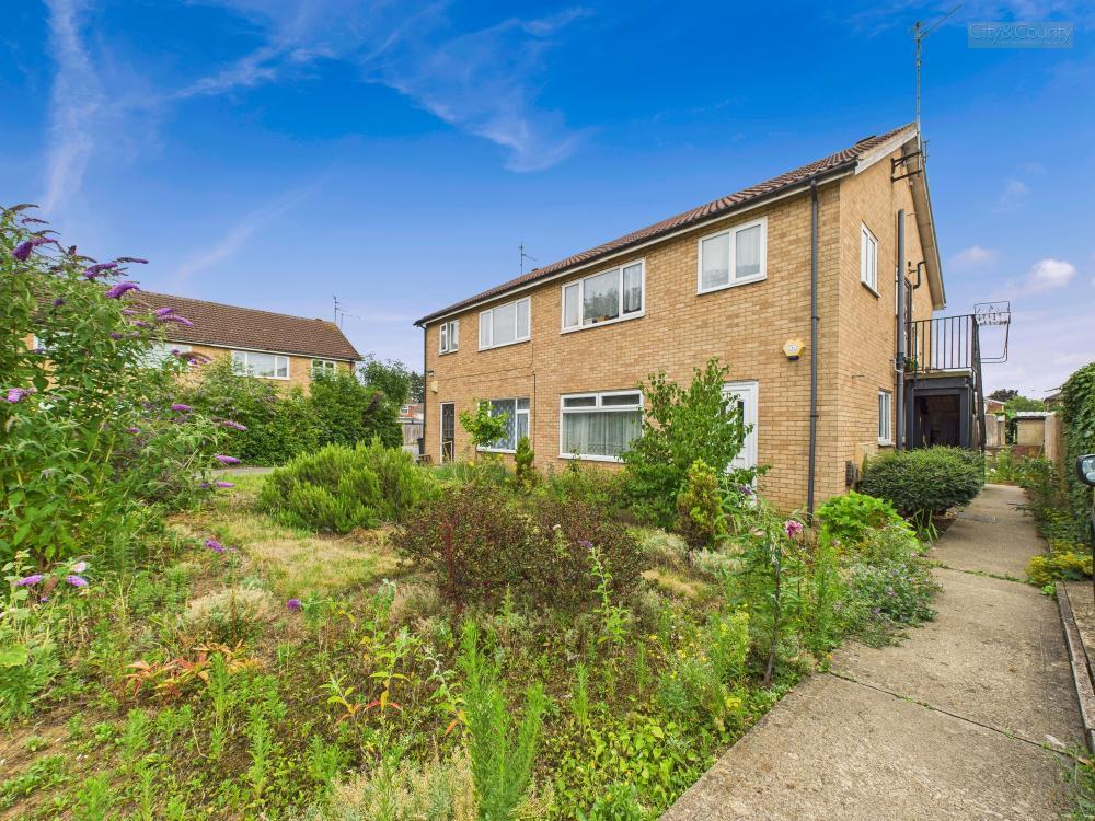 2-bed flat on Star Mews, Peterborough, £100,000
