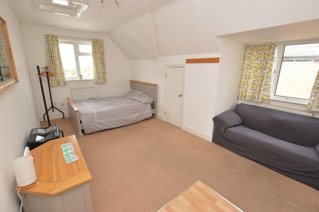 Main image of property: Studio Apartment, Langton Green, Tunbridge Wells