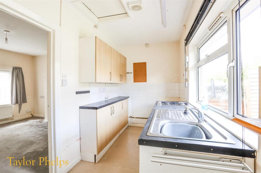 Grantham Gardens, Ware - Bungalow Available Chain Free photo 4