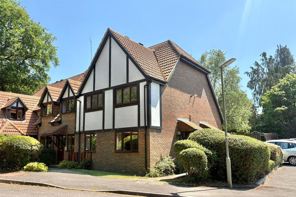 Main image of property: Broad Ha'penny, Wrecclesham, Farnham, Surrey, GU10