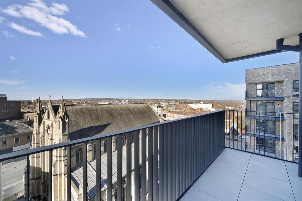 Apartment in Harrow - More