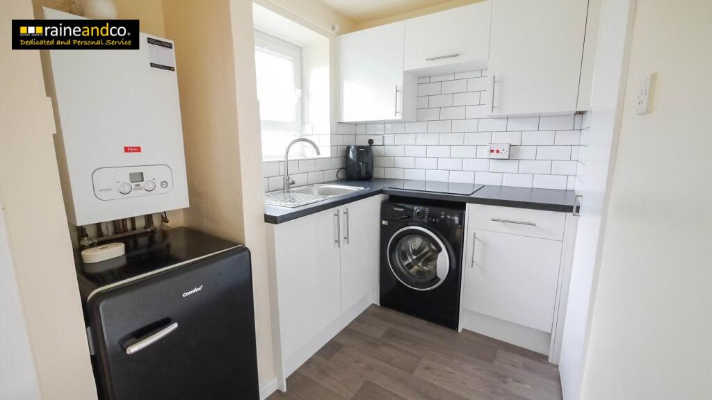 Apartment in Hatfield, Roe Green - View 3
