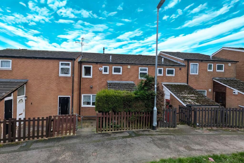 Main image of property: Cottingley Green, Leeds