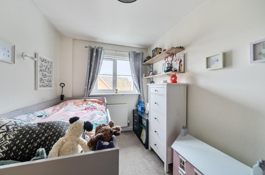 Apartment in Bracknell, Jennett's Park, Hanworth - View 5