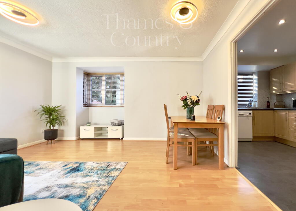 Brookside, Station Road, Loudwater, High Wycombe SHARE OF FREEHOLD - CHAIN FREE photo 4