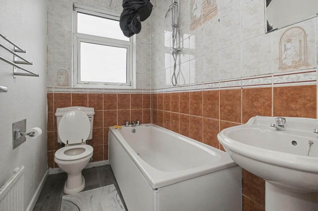 House in Wakefield - View 4