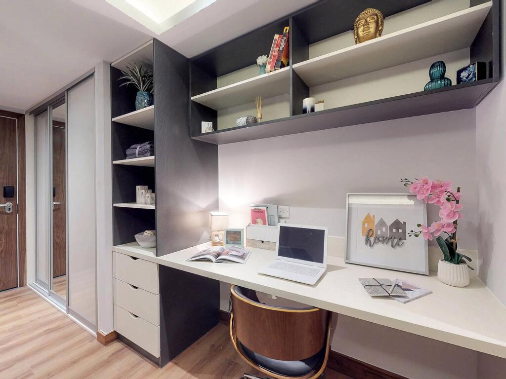 Apartment in Leeds, Arena Quarter, Woodhouse - View 3