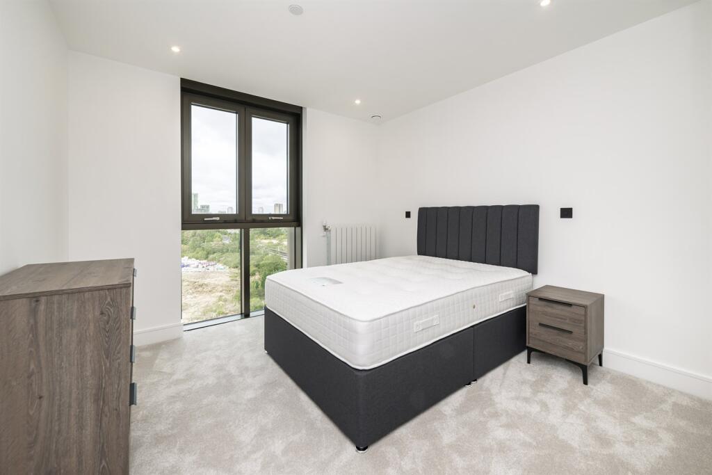 Apartment in London, TwelveTrees Park, West Ham - View 5