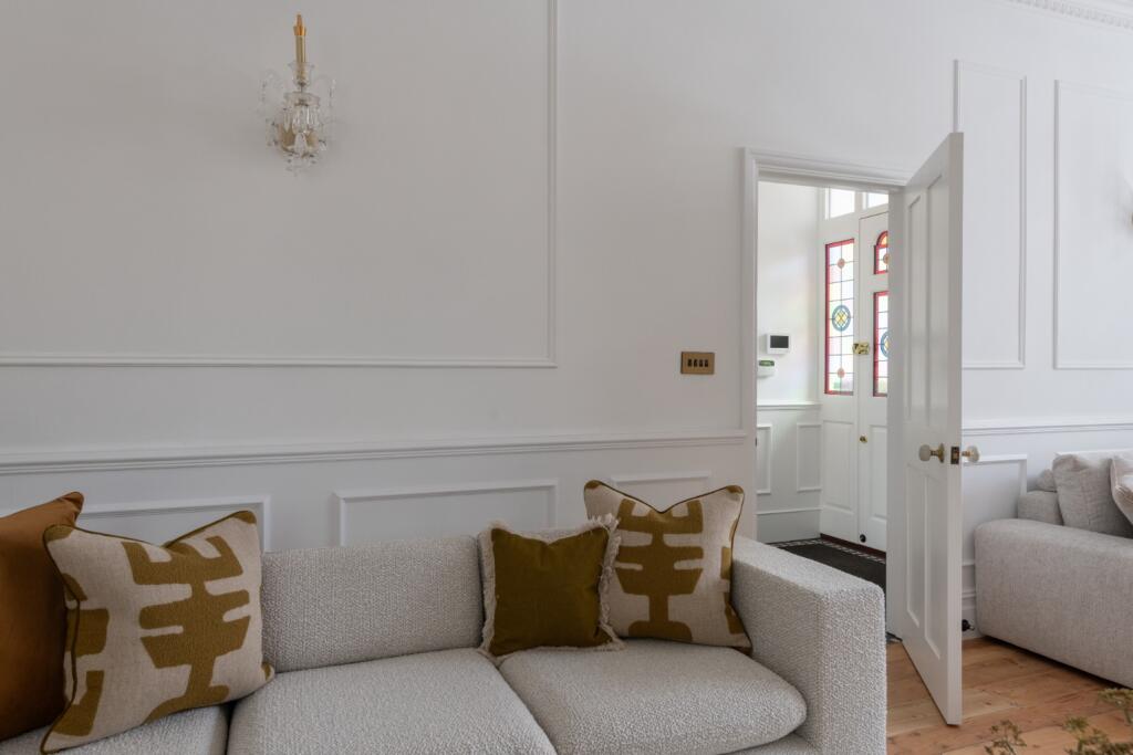 House in London, Leytonstone - More