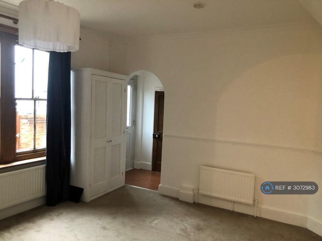 Apartment in Guildford - View 3