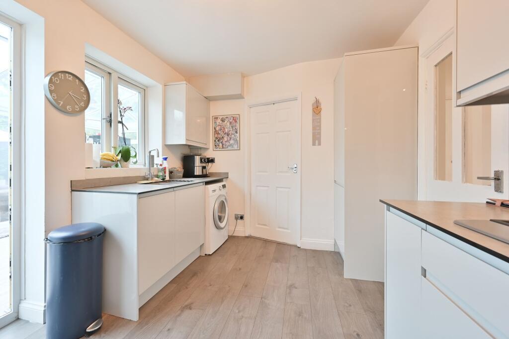 Thorpe Crescent, Watford, WD19 photo 3