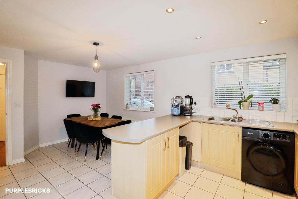 House in East Suffolk, Grange Farm, Kesgrave - More