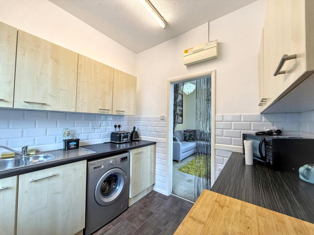 Apartment in Torquay, Torbay - View 5