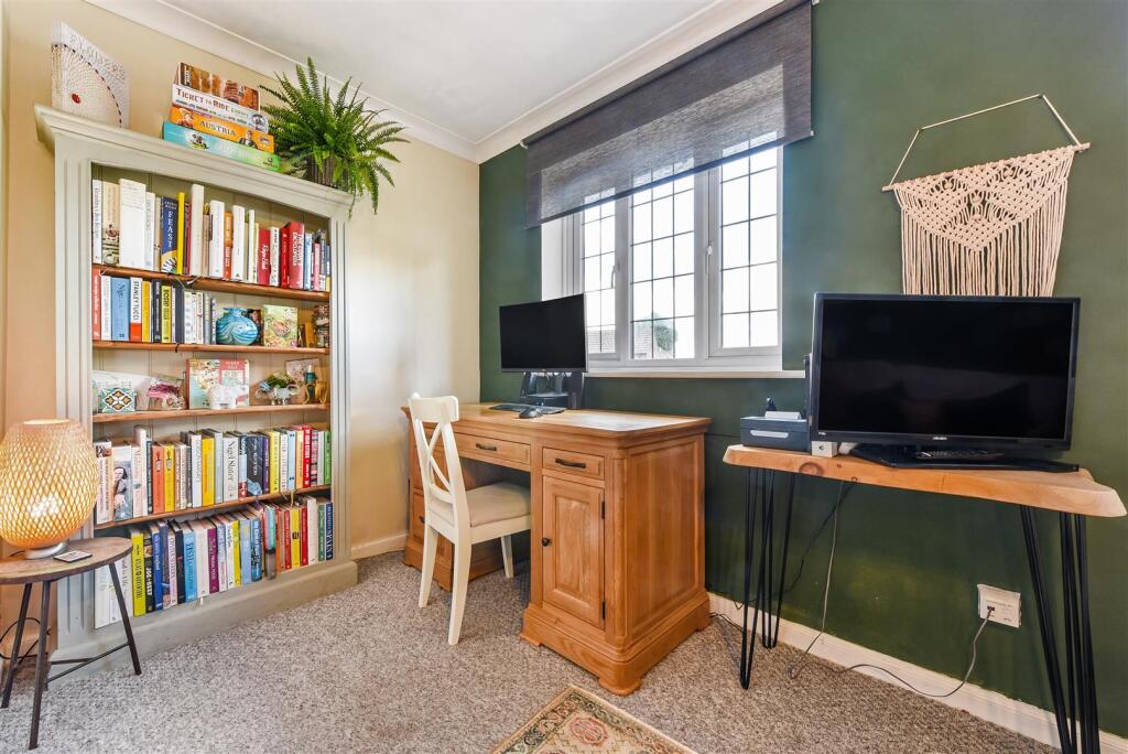 Apartment in Chichester, Tangmere - View 5