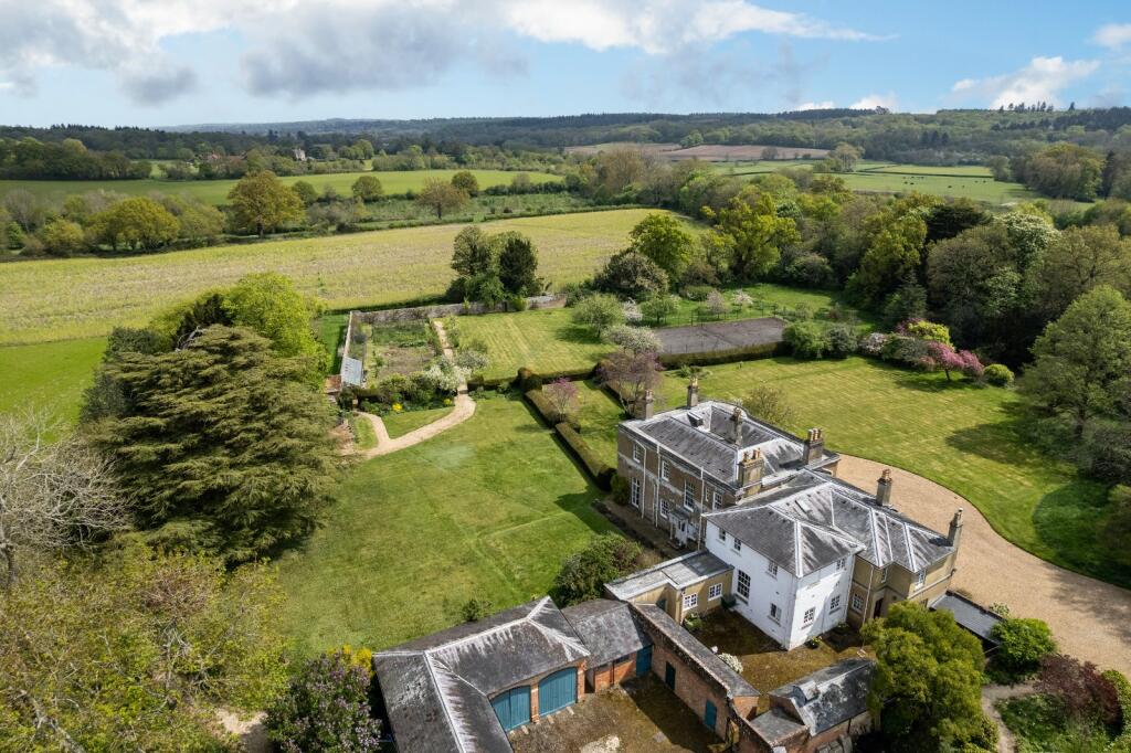 Bentley, Farnham, Surrey, GU10 photo 3