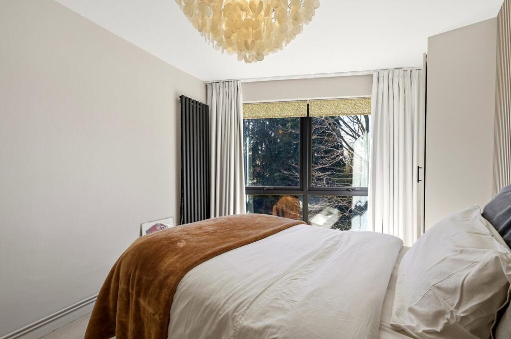 Apartment in Weybridge - More