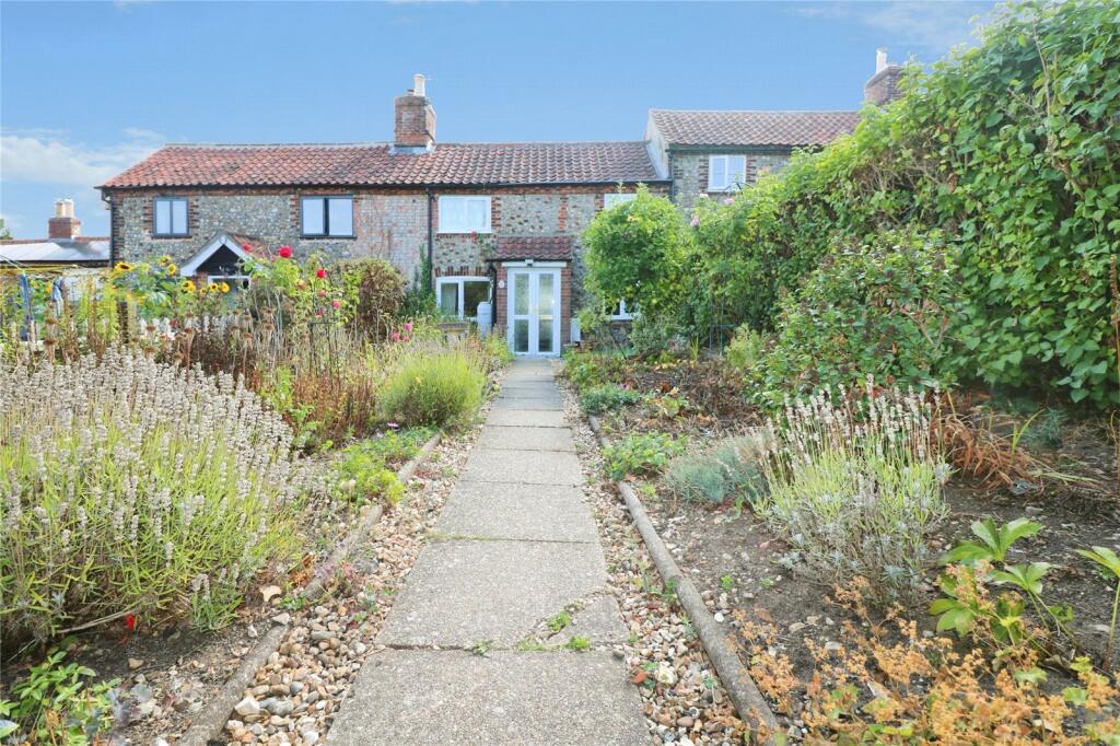 2-bed terraced on The Lizard, Wymondham, Norfolk, NR18, £225,000