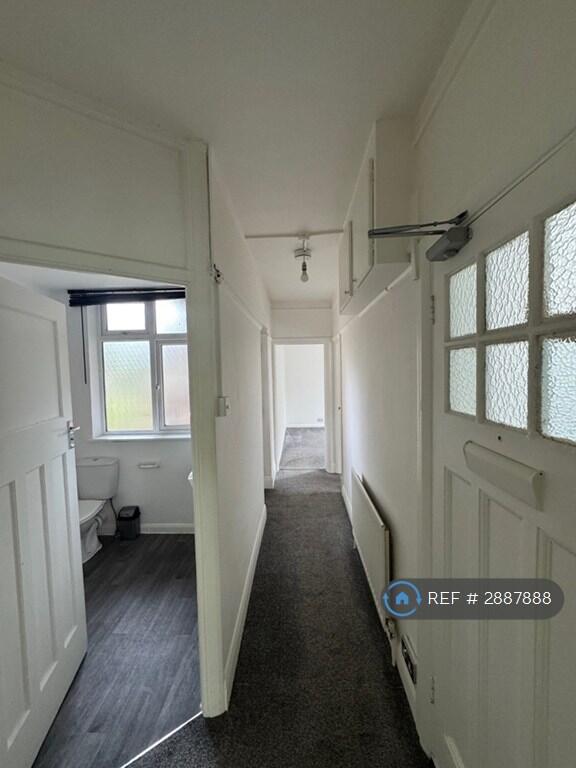 Main image of property: Warwick Court, London, N11
