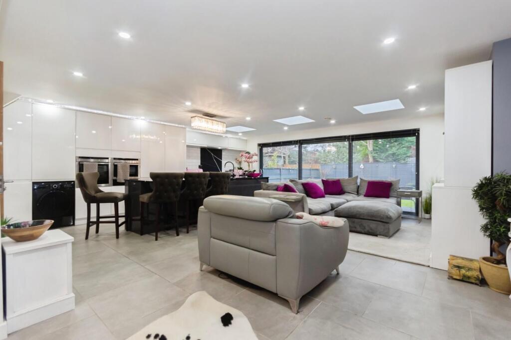 Main image of property: Oakfields Way, Catherine-De-Barnes, Solihull