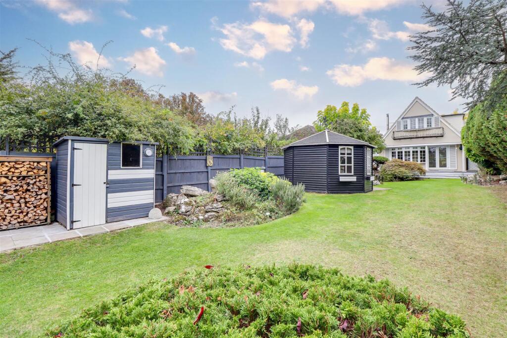 3-bed other on * STAR BUY * Arterial Road, Leigh-On-Sea, £450,000
