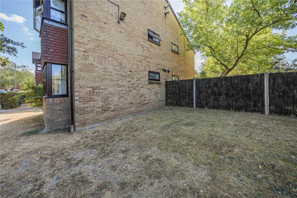 Apartment in London, Yiewsley - View 3