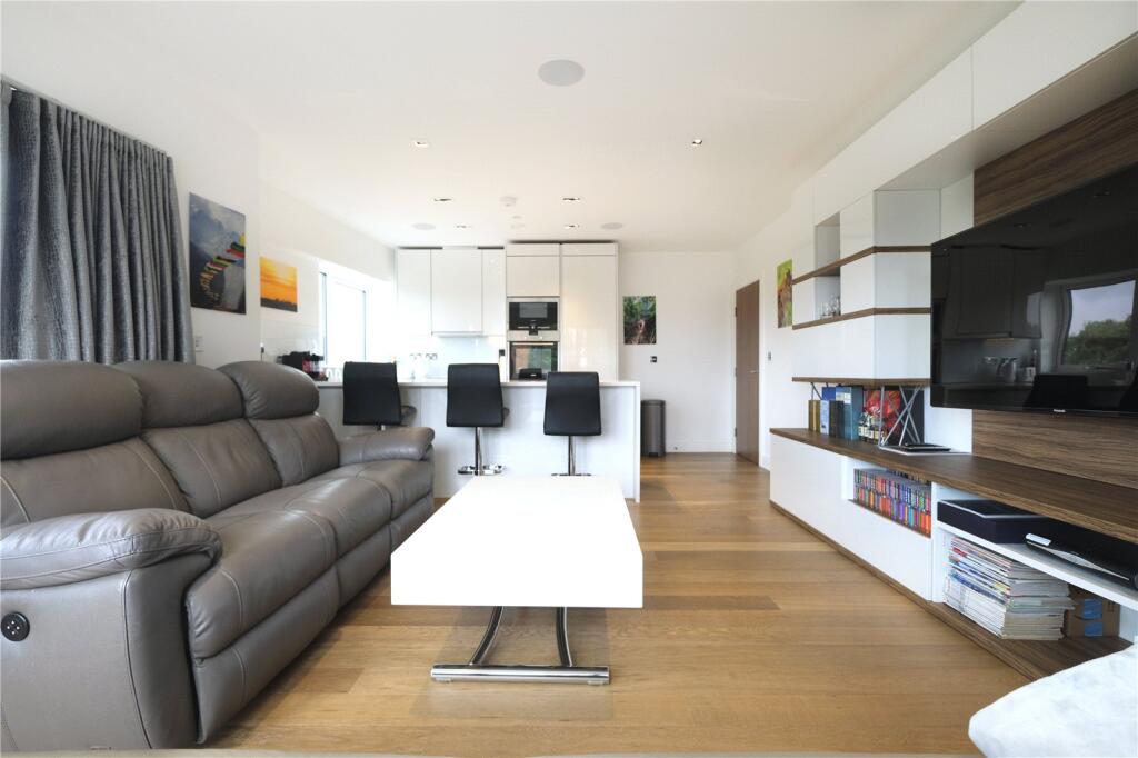 Longfield Avenue, Ealing, W5 - View 4